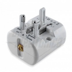 ADATTATORE UNIVERSALE SCATOLA Adattatore universale da viaggio, utilizzabile in più di 150 paesi nel mondo per alimentare tutti 